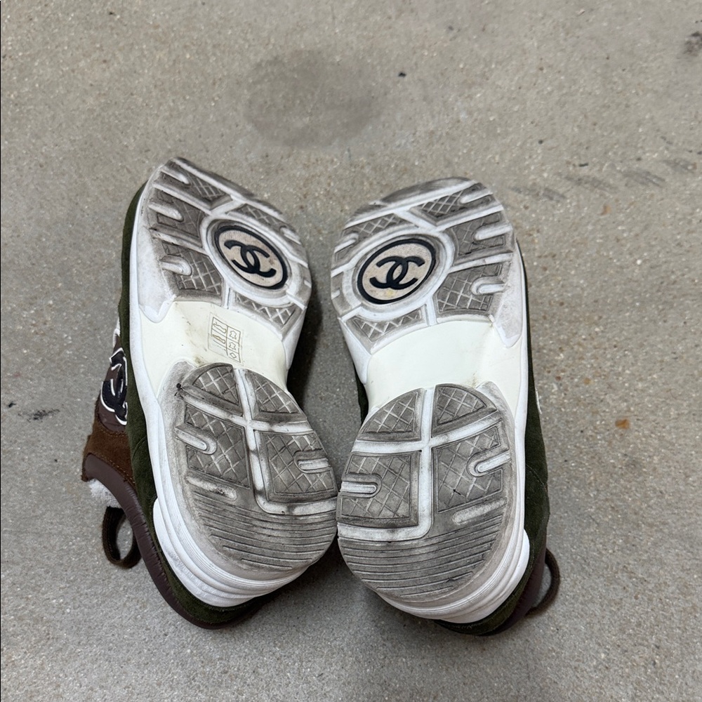 CHANEL Brown & White Women's Low-Top Sneakers - Picture 4 of 7